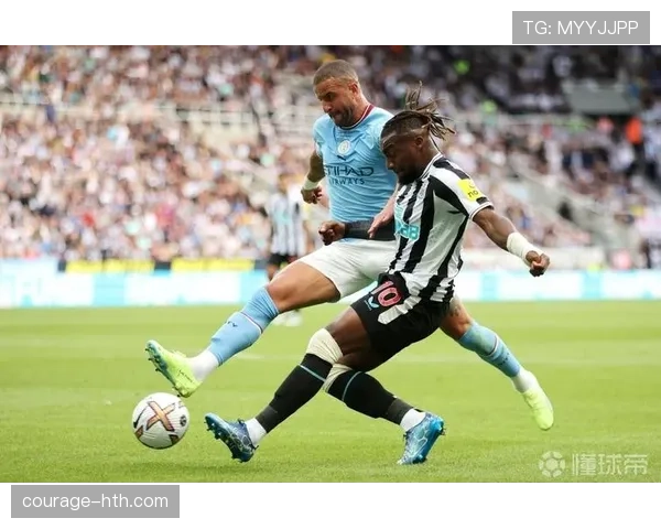 凯尔·沃克对位姆巴佩:顶级速度下的防守策略解析 凯尔·沃克对位姆巴佩:顶级速度下的防守策略解析