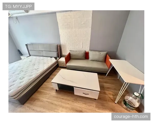 苏翊鸣那张躺沙发的生活照，沙发看着比我一个月房租还值吧